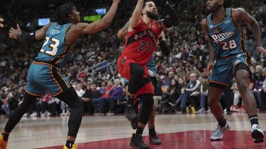 VanVleet supera los 30 puntos, Raptors vencen a Pistons
