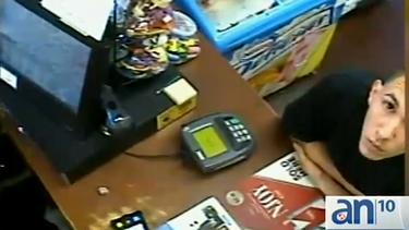 americateve | Un ladrón vuelve a la escena de su crimen a reclamar dinero de un premio y queda captado en cámara.