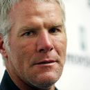 Favre pide que lo remuevan de la demanda de Mississippi
