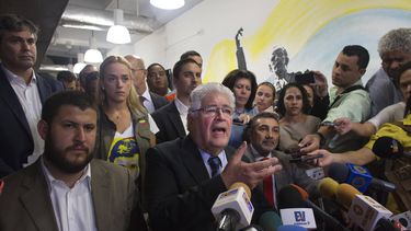 Misión de senadores brasileños apoya diálogos en Venezuela