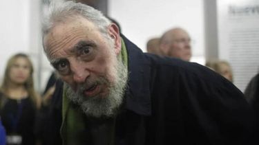 americateve | Fidel Castro promete leer y comprender a Stephen Hawking en cuanto se lo permita su actual tarea relacionada con 'la producción de alimentos en cantidad y calidad suficientes'.