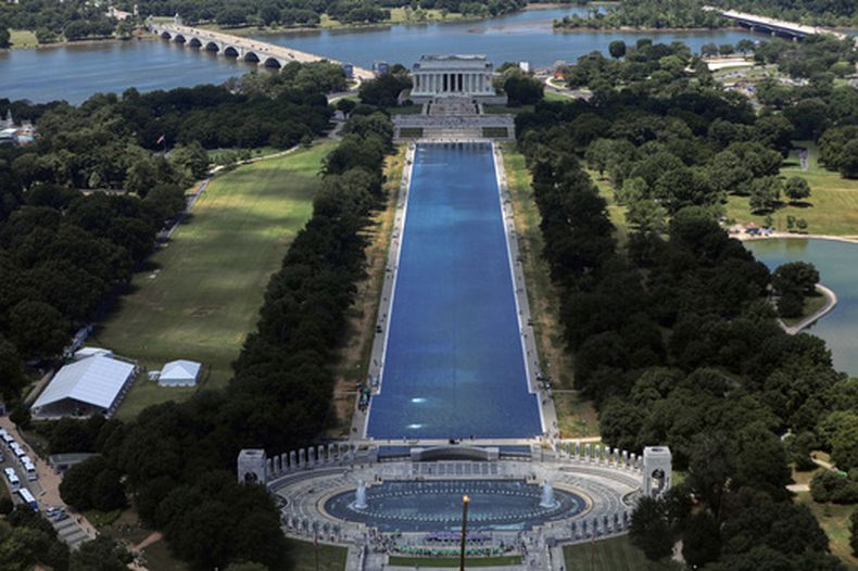 El Monumento a Lincoln, el Estanque Reflectante y el Monumento a Washington en Washington el 24 de junio del 2026. (AP foto/Rahmat Gul)