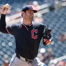 El abridor de los Guardianes de Cleveland Gavin Williams lanza en la primera entrada ante los Mellizos de Minnesota el jueves 9 de julio del 2026. (AP Foto/Matt Krohn)