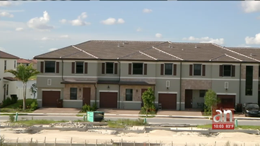 residentes de un nuevo vecindario en hialeah piden una solucion al grave problema del trafico