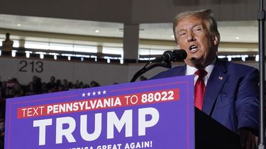 ARCHIVO - El aspirante a la candidatura republicana y expresidente Donald Trump habla en un acto de campaña, 29 de julio de 2023, en Erie, Pennsylvania. Trump comparece el jueves 3 de agosto de 2023 ante un juez federal para responder a cargos de que intentó anular los resultados de la elección presidencial de 2020. (AP Foto/Sue Ogrocki, File)