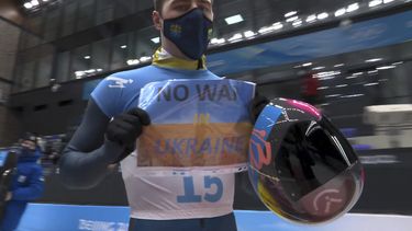 Atleta despliega mensaje contra la guerra en Ucrania