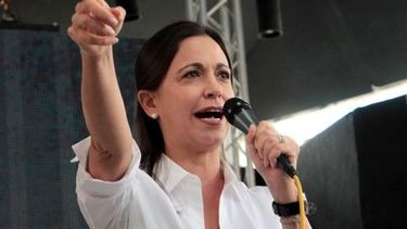 americateve | "La justicia está de rodillas, atendiendo sentencias que vienen de Miraflores o que llegan de La Habana", aseguró la dirigente refiriéndose a su comparecencia ante la Fiscalía para responder por las acusaciones del gobierno.