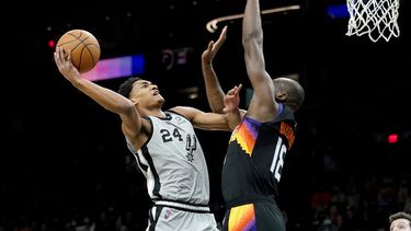 Suns vencen a Spurs y llegan a 10 triunfos consecutivos