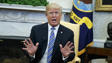 Ex asesor de Trump planea desafiar a Mueller: “Arréstenme”