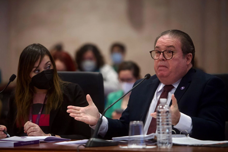 El secretario del Departamento de Justicia, Domingo Emanuelli, depuso hoy ante la Comisión de Asuntos de Vida sobre el proyecto que prohíbe el aborto luego de las 22 semanas de gestación.&nbsp;