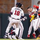 Contreras define con jonrón; Bravos superan a Filis