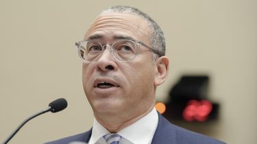 El presidente de la Universidad de Rutgers, Jonathan Holloway, declara en una audiencia ante la Comisión de Educación y Personal Laboral de la Cámara de Representantes sobre las protestas propalestinas en los campus universitarios en el Capitolio, el jueves 23 de mayo de 2024, en Washington. (AP Foto/Mariam Zuhaib)
