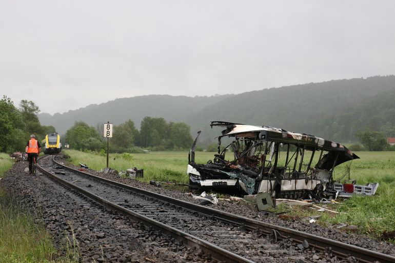 Alemania: tren choca contra un autobús; hay varios heridos