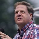 Gobernador de Nueva Hampshire dice que Trump está “loco”