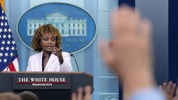La secretaria de prensa de la Casa Blanca, Karine Jean-Pierre, responde preguntas durante la rueda de prensa diaria en la Casa Blanca, el lunes 8 de julio de 2024, en Washington. (AP Foto/Susan Walsh)
