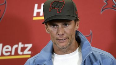 Brady se disculpa por comparar su deporte con el ejército