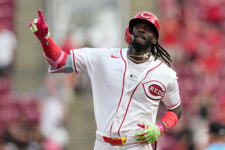 El dominicano Elly de la Cruz, de los Rojos de Cincinnati, recorre las bases tras batear un jonrón en el juego del miércoles 15 de abril de 2026, ante los Gigantes de San Francisco (AP Foto/Carolyn Kaster)