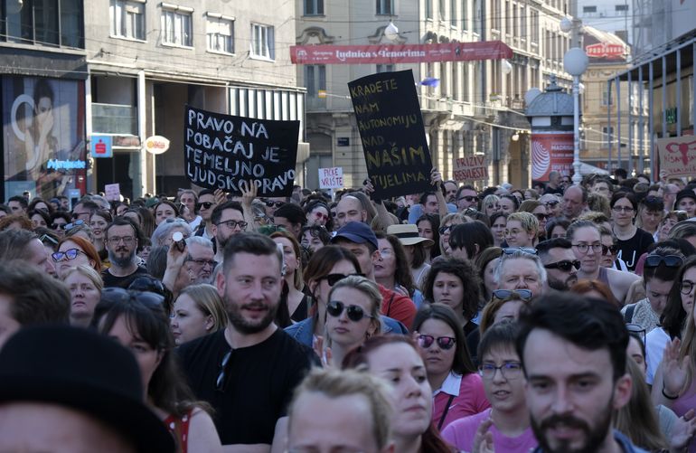 Croacia: Miles protestan porque a mujer se le negó aborto