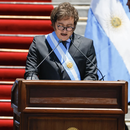 Javier Milei juró, escribió Viva la Libertad, carajo y se convirtió en el nuevo Presidente de Argentina