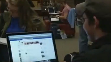 americateve | La Fiscalía Estatal publicó una alerta sobre la creación de varias cuentas en las redes sociales pidiendo a los usuarios envíen fotos sexualmente explicitas de amigos o conocidos para ser publicadas sin su permiso.