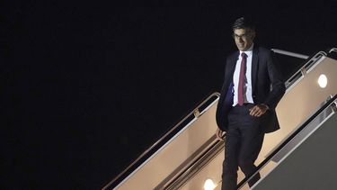 El primer ministro británico Rishi Sunak arriba a la Base Aérea Andrews para su visita a Washington, 6 de junio de 2023. (Niall Carson/Pool Photo via AP)