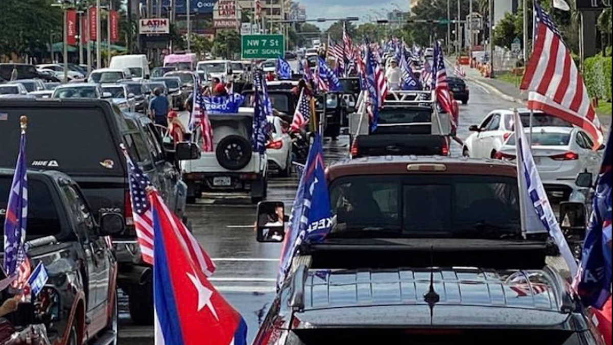 Miles de cubanos participaron en la Caravana Anticomunista en Miami