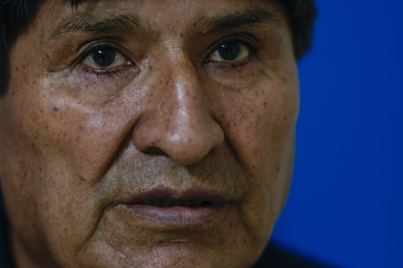El expresidente de Bolivia, Evo Morales, hace un gesto en Lauca Ñ, región del Chapare, Bolivia, el domingo 3 de noviembre de 2024, en medio de un conflicto político en curso con el gobierno del presidente Luis Arce. (Foto AP/Juan Karita)