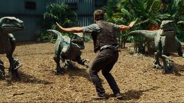 jurassic world ruge con nuevo avance