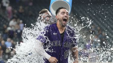 Rockies vencen 10-7 a Cerveceros con 2 jonrones de Grichuk
