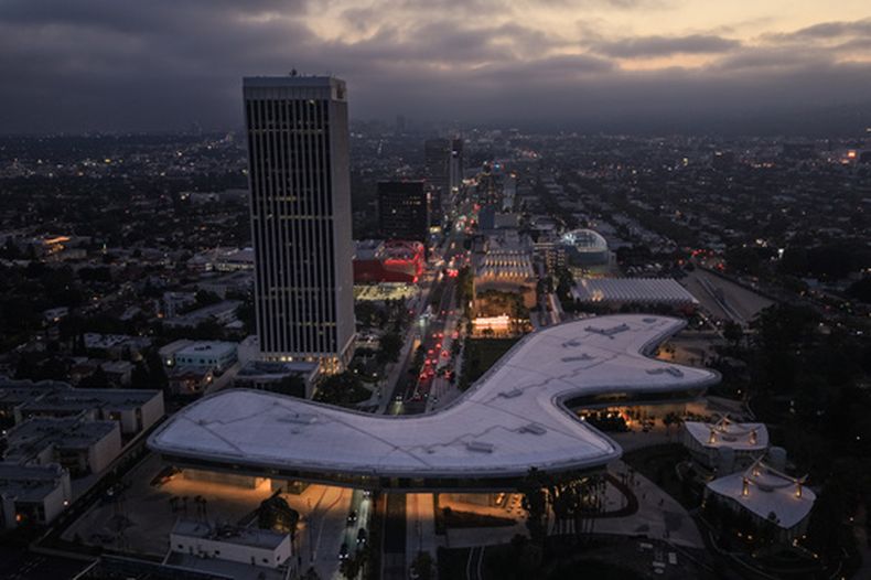 Esta vista muestras las Galerías Geffen en el Museo de Arte de Los Ángeles, el 8 de mayo de 2026. (AP Foto/Jae C. Hong)
