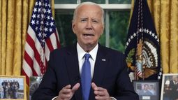 El presidente Joe Biden se dirige a la nación desde el Despacho Oval de la Casa Blanca en Washington, el miércoles 24 de julio de 2024, para hablar sobre su decisión de abandonar la contienda electoral. (Foto AP/Evan Vucci)