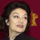 ARCHIVO - La actriz francesa Anouk Aimée antes de una conferencia de prensa en el 53º Festival de Cine de Berlín el 13 de febrero de 2003. Aimée, ganadora de un Globo de Oro por su papel protagónico en Un homme et une femme del legendario director francés Claude Lelouch, falleció, informó el martes su agente. Tenía 92 años. (Foto AP/Sven Kaestner, archivo)