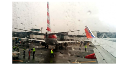 roce de aviones en aeropuerto de laguardia en ny