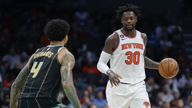 Con 33 puntos de Randle, Knicks superan 121-102 a Hornets