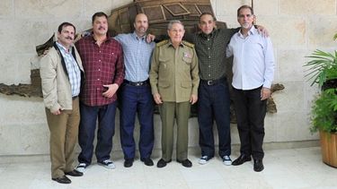 Raúl Castro recibió a los cinco espías el día de su liberación.