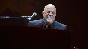 ARCHIVO - El músico Billy Joel durante su 100ma presentación en el Madison Square Garden, en Nueva York, el miércoles 18 de julio de 2018. (Foto de Evan Agostini/Invision/AP, Archivo)