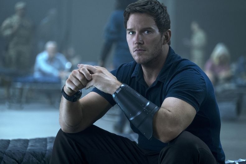 En esta imagen proporcionada por Amazon Studios, Chris Pratt en una escena de The Tomorrow War. (Frank Masi/Amazon Studios vía AP)