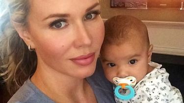 americateve | Esta madre estadounidense consiguió proteger a su pequeña hija de los disparos de su marido, un ex infante de la Marina