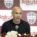 Andrés Iniesta habla en una conferencia de prensa en un hotel en Kobe, en el oeste de Japón, el 25 de mayo de 2023. Andrés Iniesta, que ganó el Mundial con España en 2010, así como cuatro títulos de Champions League y nueve de la Liga con el Barcelona, dejará el club japonés Vissel Kobe. (Kyodo News via AP)
