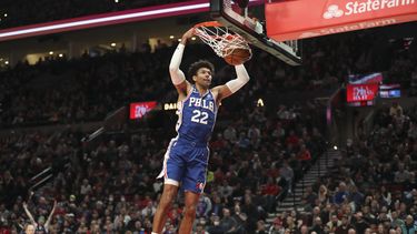 Embiid anota 32 y 76ers superan a Blazers por 105-95