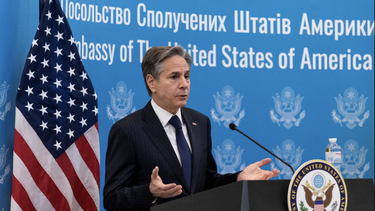 blinken le pide al ministro de asuntos exteriores de rusia  liberar a periodista capturado