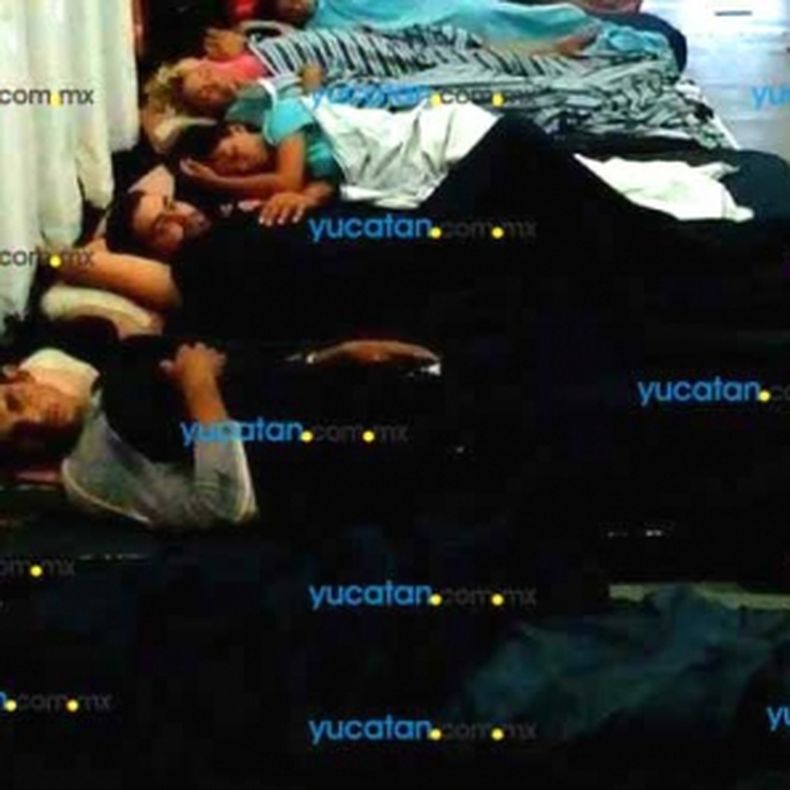 Los fallecidos tenían 16 y 23 años de edad. Otros dos fueron hallados en 'estado crítico'.