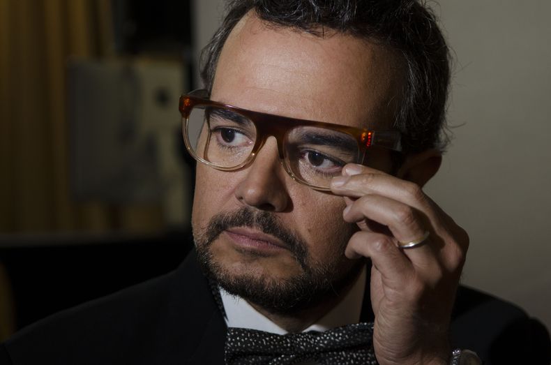 Syntek celebra 25 años de carrera con romance