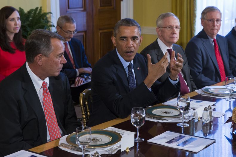 El presidente Barack Obama almuerza con l&iacute;deres del Congreso en la Casa Blanca, el viernes 7 de noviembre de 2014, en Washington. Desde la izquierda, el presidente de la C&aacute;mara de Representantes John Boehner, Obama, el l&iacute;der de la may