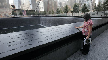 clinton visita memorial del 11 de septiembre en aniversario