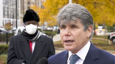 El ex gobernador de Illinois Rod Blagojevich habla el 21 de octubre de 2020 en una conferencia de prensa, en Chicago. (AP Foto/Charles Rex Arbogast)