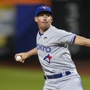 Chris Bassitt, de los Azulejos de Toronto, realiza un lanzamiento en el juego del viernes 2 de junio de 2023, ante los Mets de Nueva York (AP Foto/Frank Franklin II)