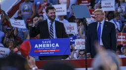 trump escoge al senador jd vance como  su companero de formula