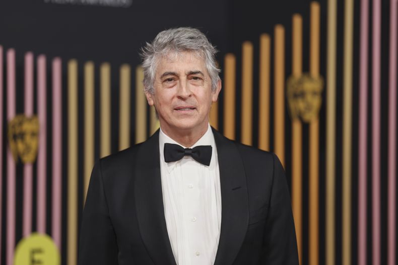 ARCHIVO - El director Alexander Payne posa a su llegada a la 77a entrega de los Premios de la Academia Británica,BAFTAs, en Londres el 18 de febrero de 2024. Payne será presidente de jurado de la 22a edición del Festival Internacional de Cine de Morelia. (Foto Vianney Le Caer/Invision/AP)
