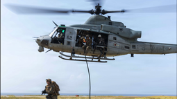 marines de eeuu realizan maniobras de asalto en guantanamo en medio de la escalada de tension con cuba